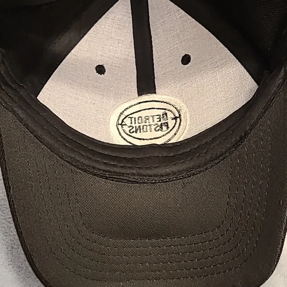 Detroit Pistons black hat - Picture 8 of 9